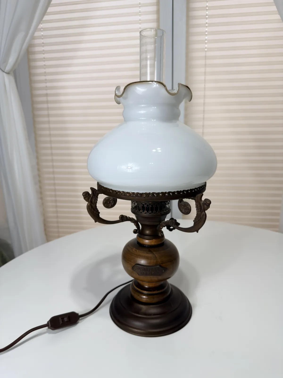 Stylizowana lampa stołowa w formie lampy naftowej Virginia Beach