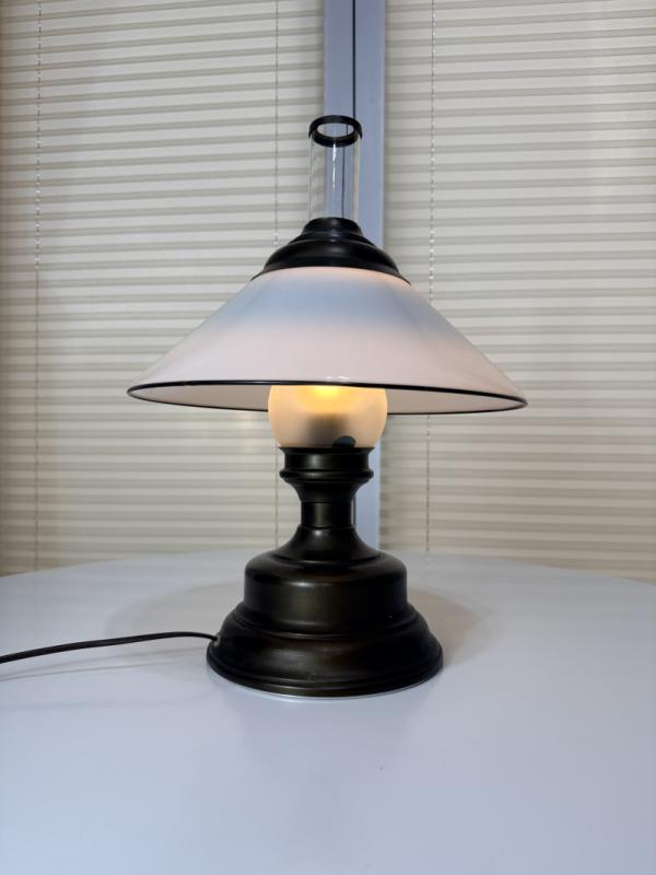 lampa stołowa vintage stylizowana na lampę naftową