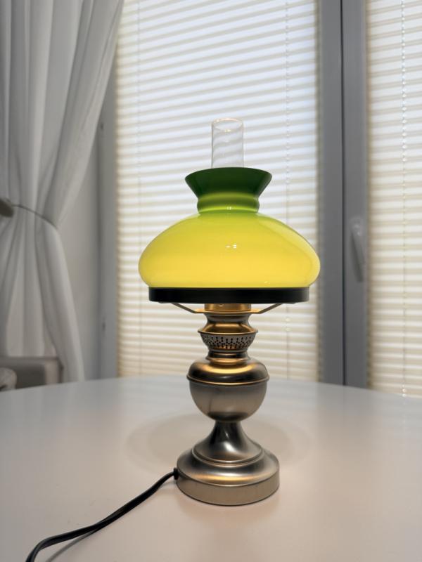 lampa stołowa vintage w stylu naftowym zielony klosz