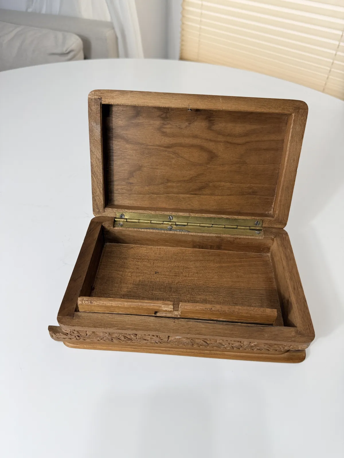rzeźbiona drewniana szkatułka kasetka vintage