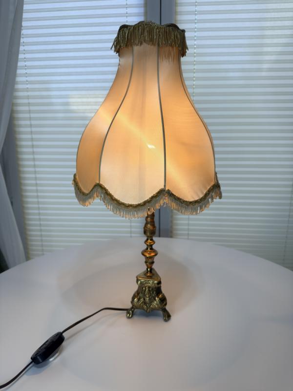 lampa stołowa vintage mosiężna z abażurem frędzle