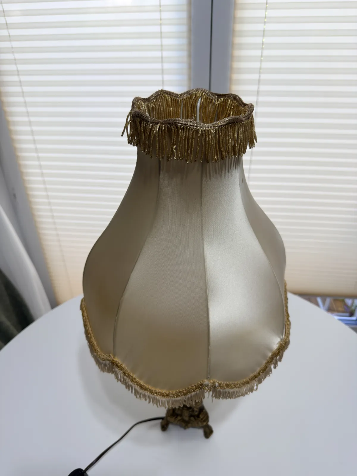 lampa stołowa vintage mosiężna z abażurem frędzle
