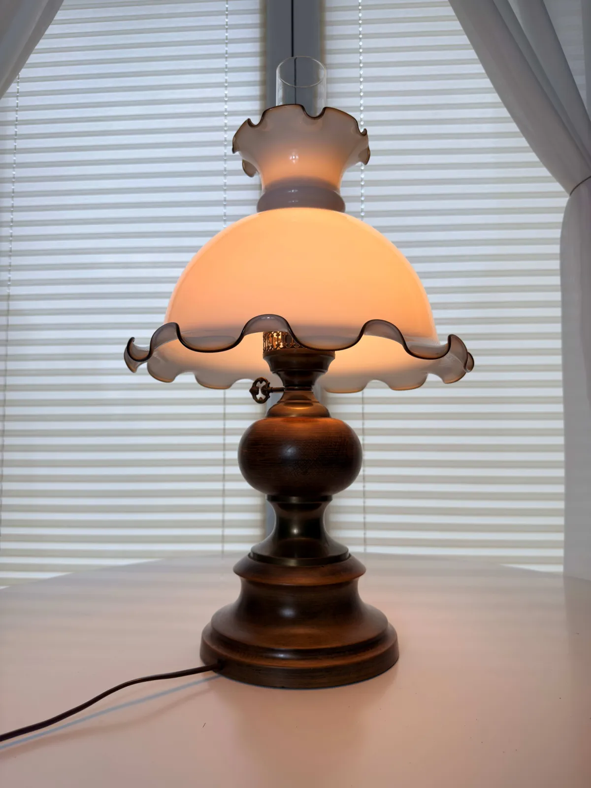 lampa stołowa naftowa vintage mleczny klosz