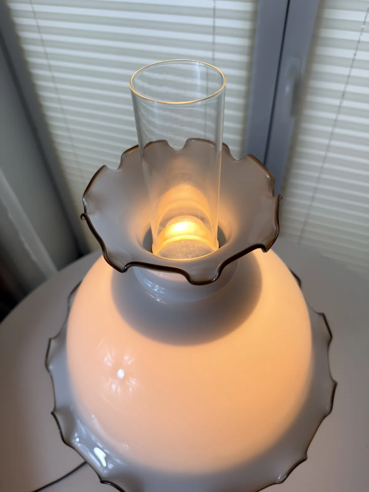 lampa stołowa naftowa vintage mleczny klosz