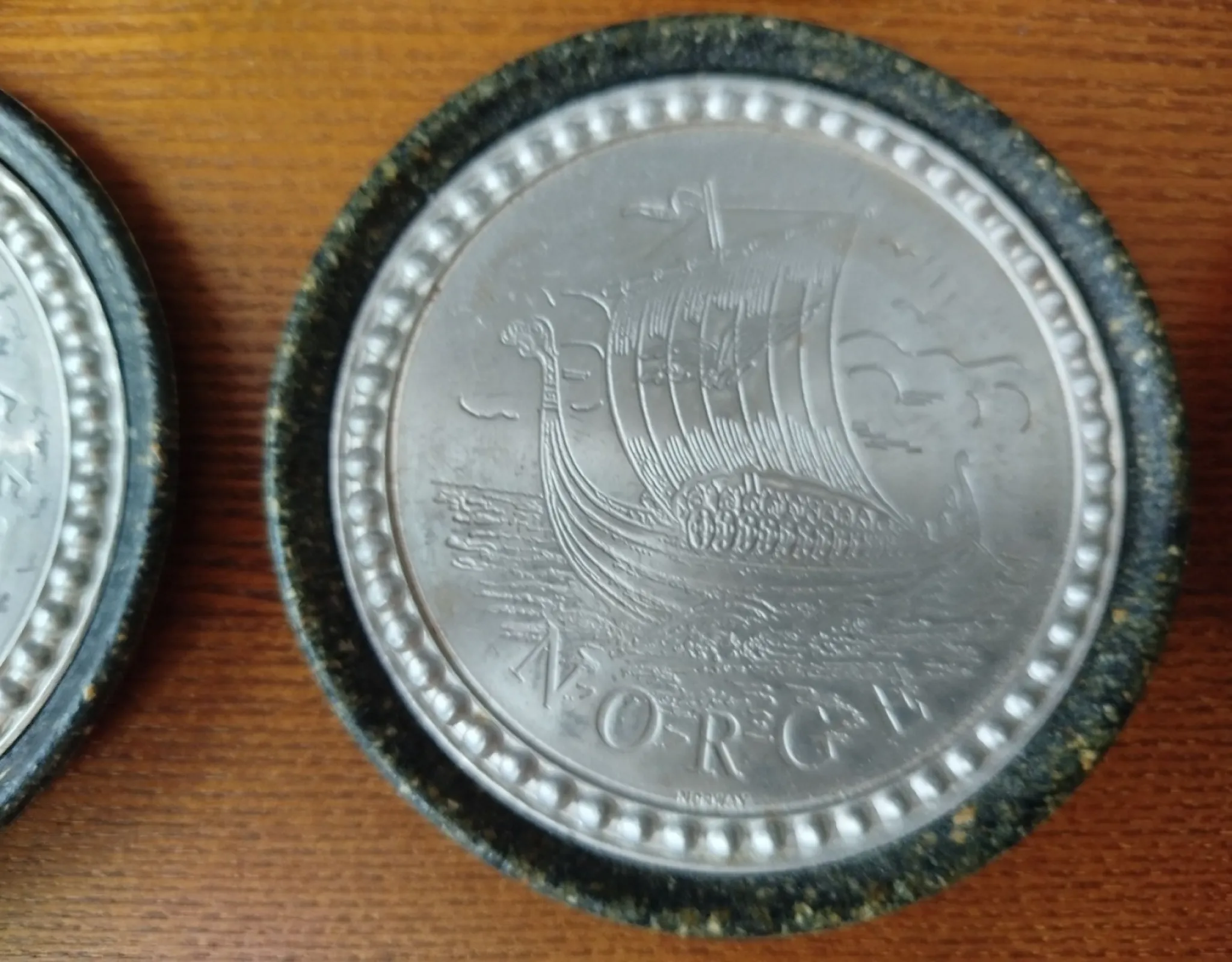 Podkładki cynowe z Norwegii vintage