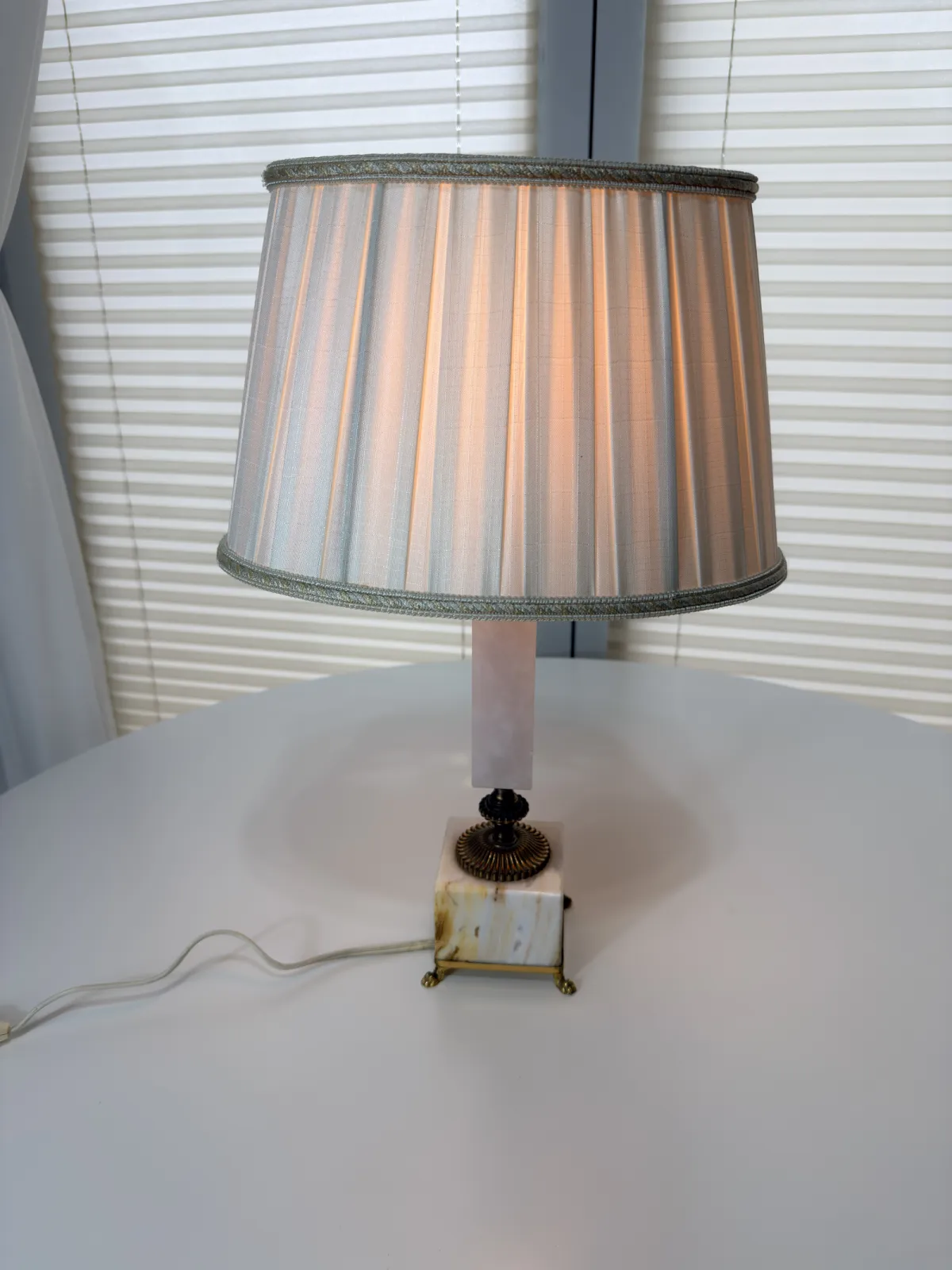 lampa stołowa vintage z kamienia i mosiądzu z abażurem