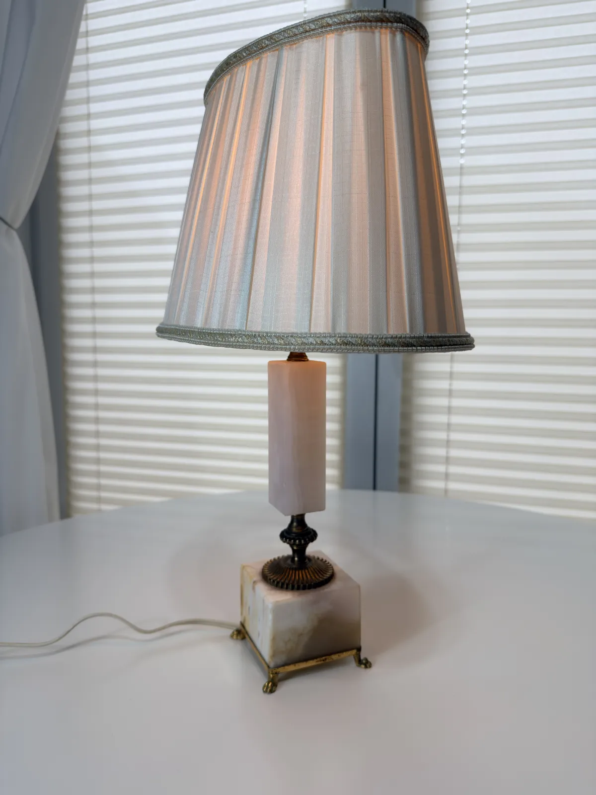 lampa stołowa vintage z kamienia i mosiądzu z abażurem