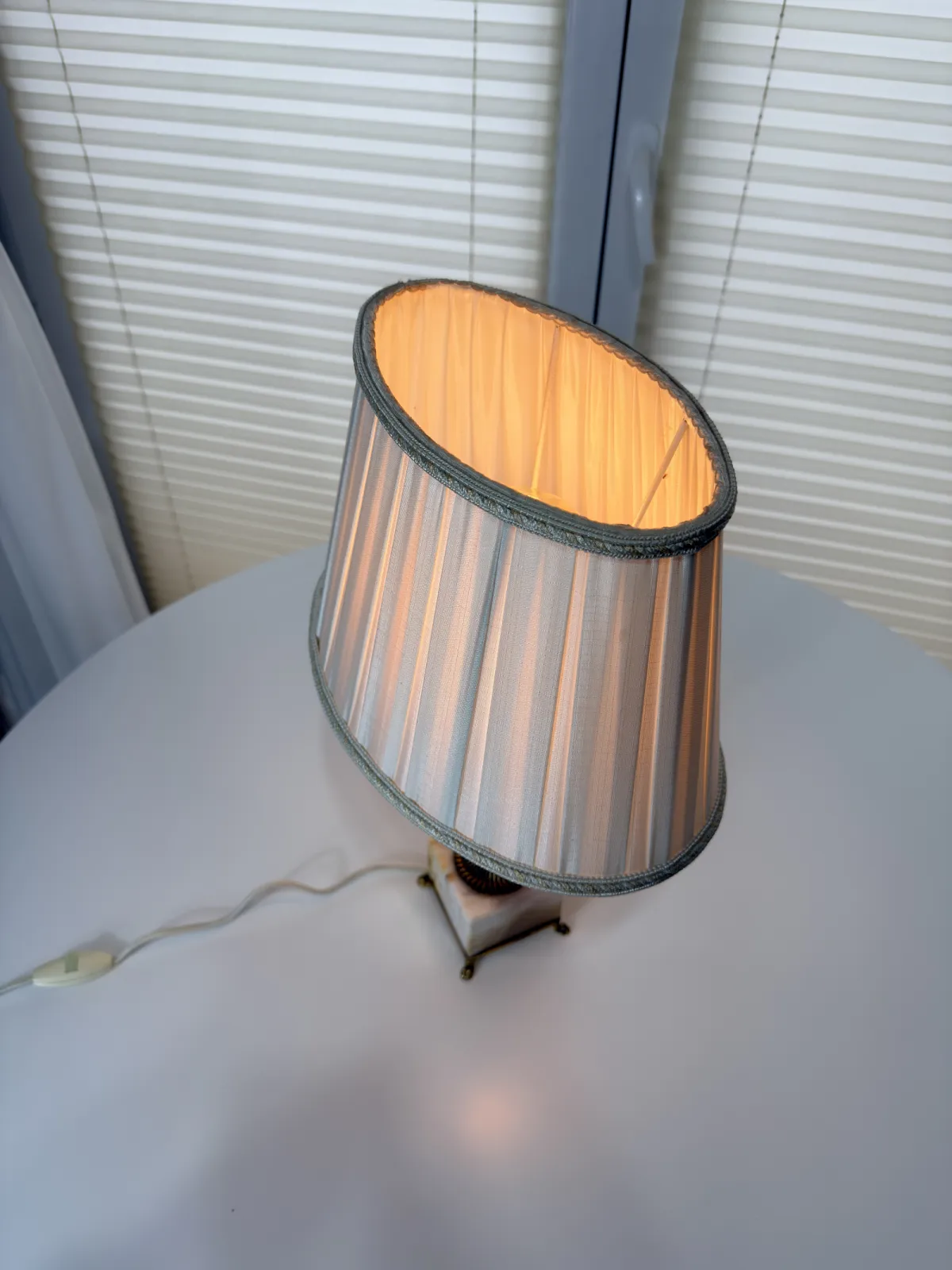 lampa stołowa vintage z kamienia i mosiądzu z abażurem