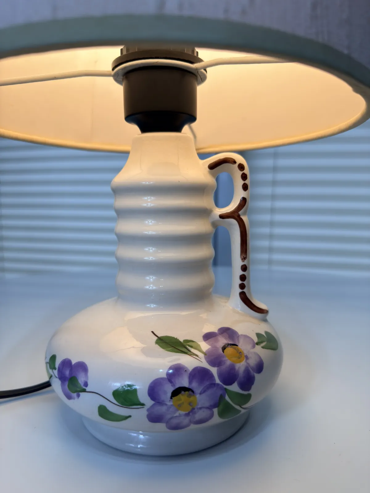 ceramiczna lampa stołowa vintage z kwiatami