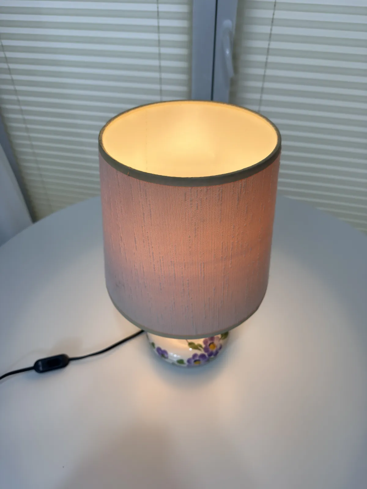 ceramiczna lampa stołowa vintage z kwiatami