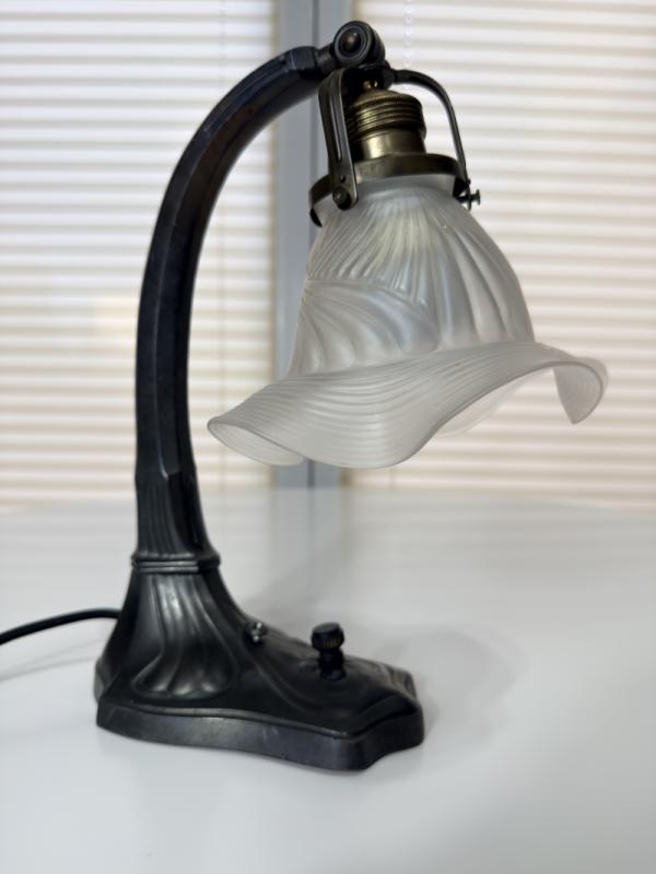 lampa stołowa secesyjna art nouveau z kloszem tulipan