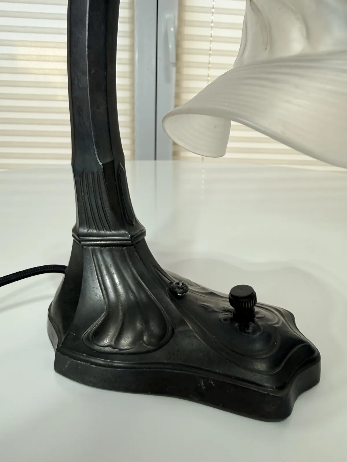 lampa stołowa secesyjna art nouveau z kloszem tulipan
