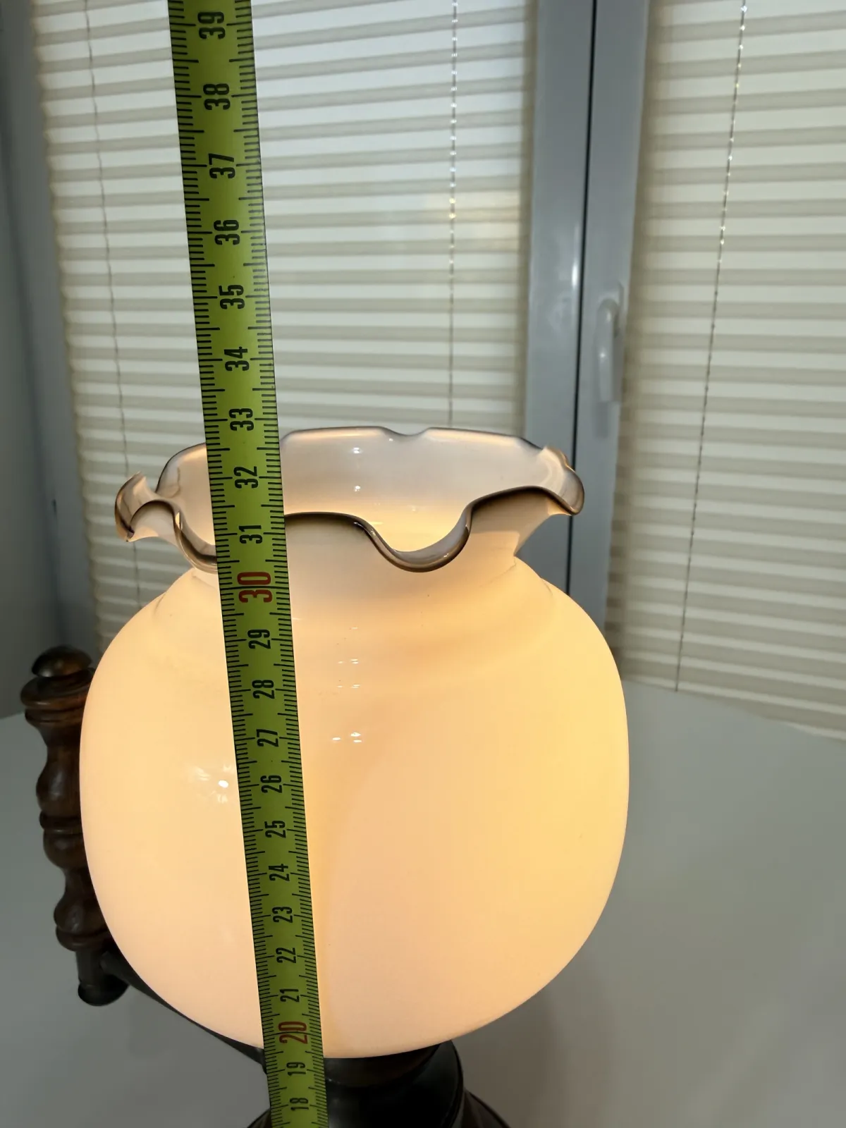 lampa stołowa naftowa retro vintage z mlecznym kloszem