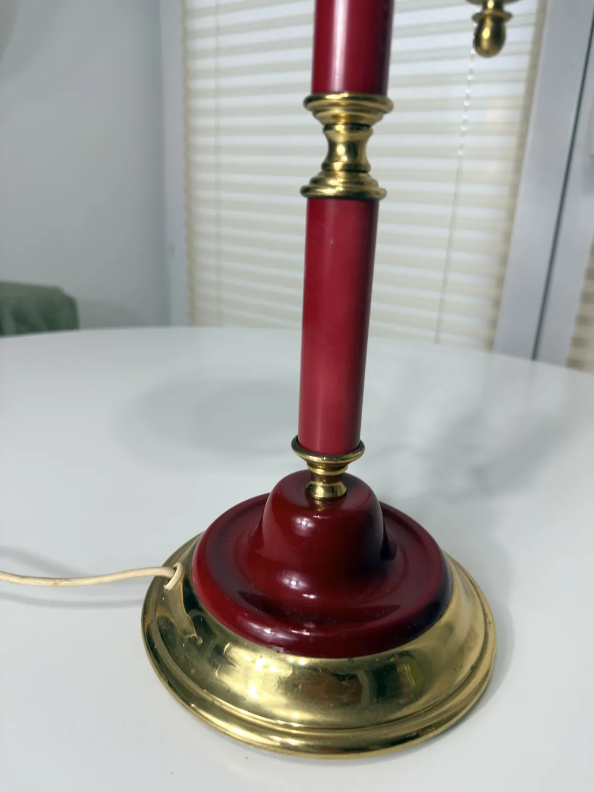lampa stołowa retro vintage mosiądz bordowa z kulistym kloszem