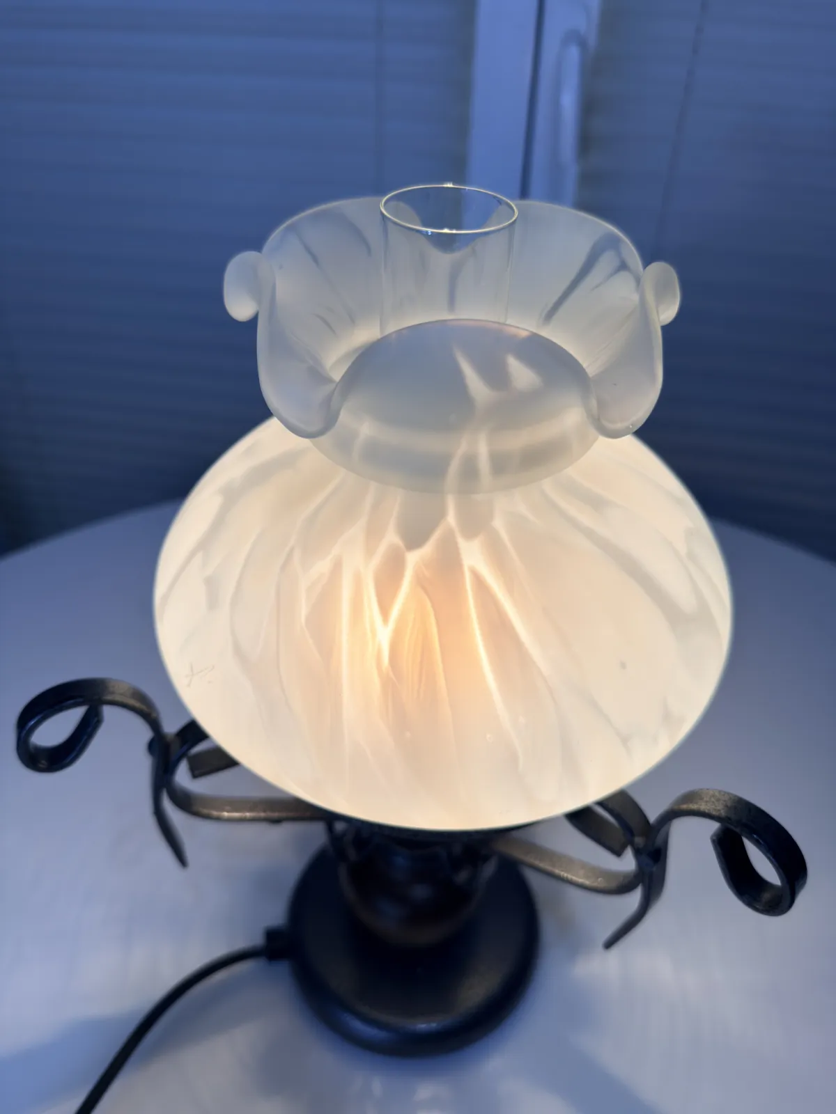 lampka stołowa retro w stylu naftowym mleczny klosz
