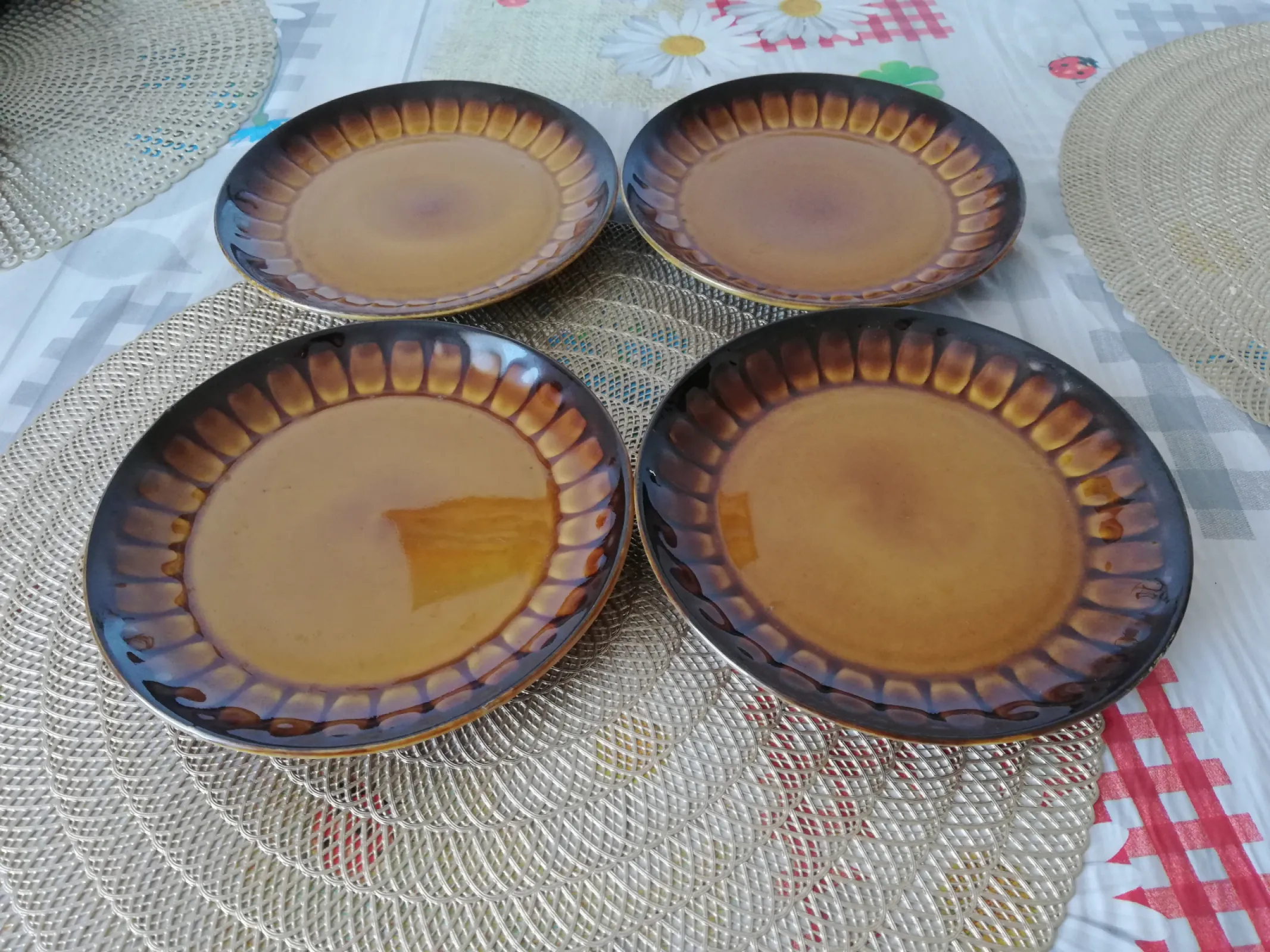 4 talerzyki / podstawki Tułowice PRL – brązowy porcelit , 7 cm