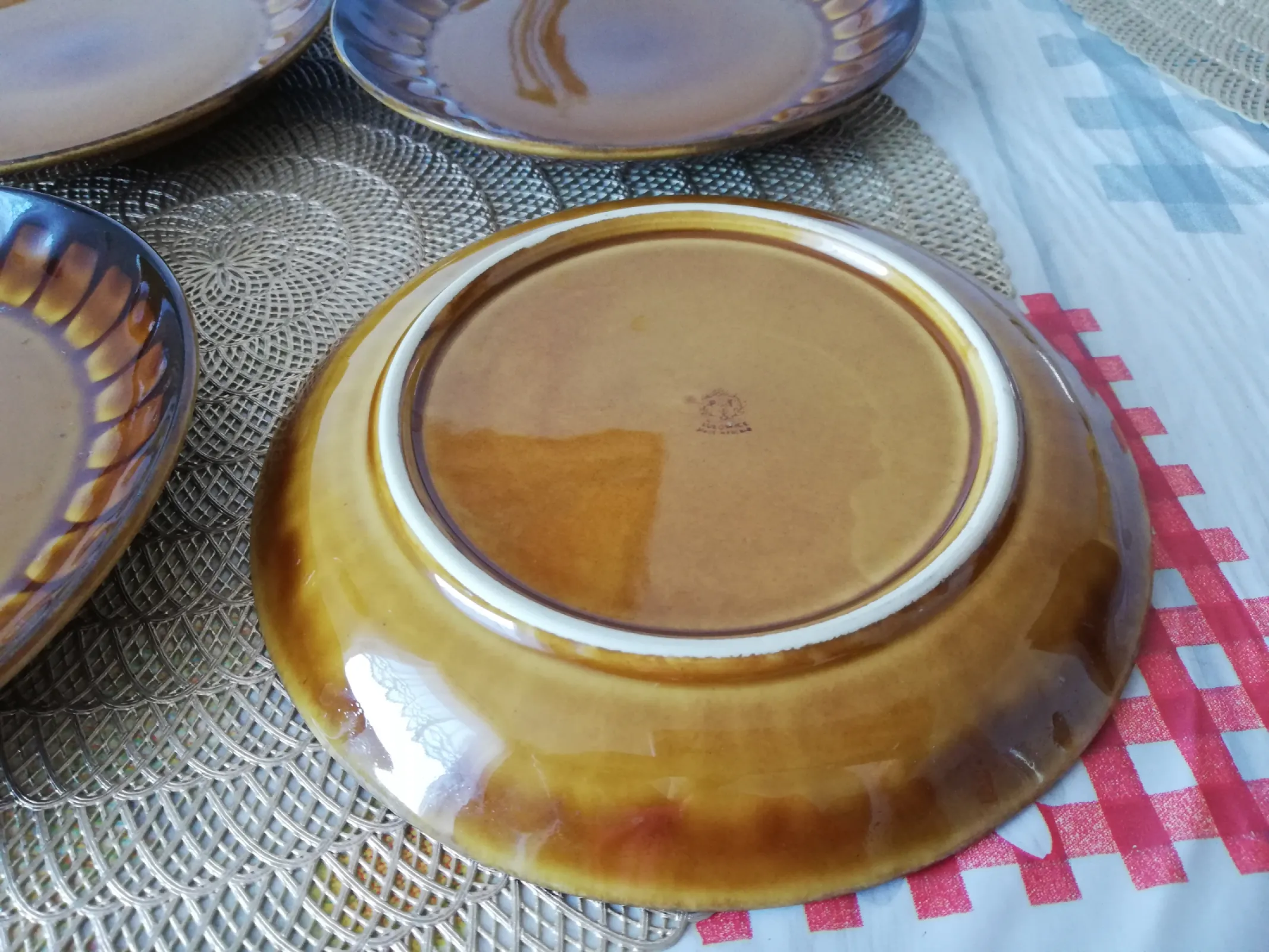 4 talerzyki / podstawki Tułowice PRL – brązowy porcelit , 7 cm