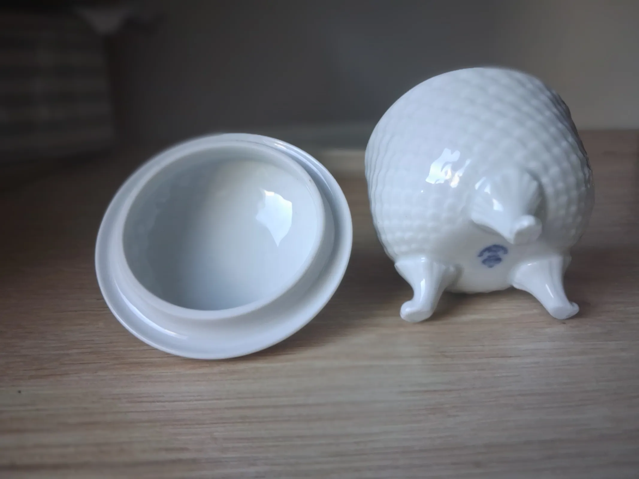 Ekskluzywny komplet białej porcelany Ludwigsburg – Liście i bombonierka