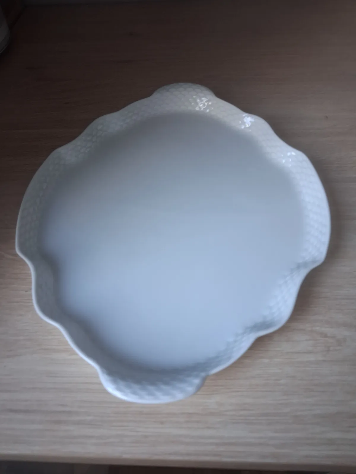 Ekskluzywny komplet białej porcelany Ludwigsburg – Liście i bombonierka