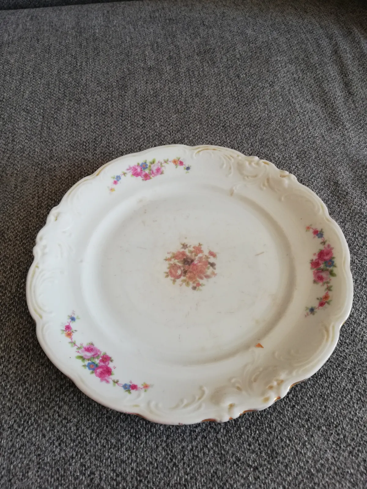 Wawel Wałbrzych PRL – 3+1 talerzyki deserowe 17 cm, róże, złocenia