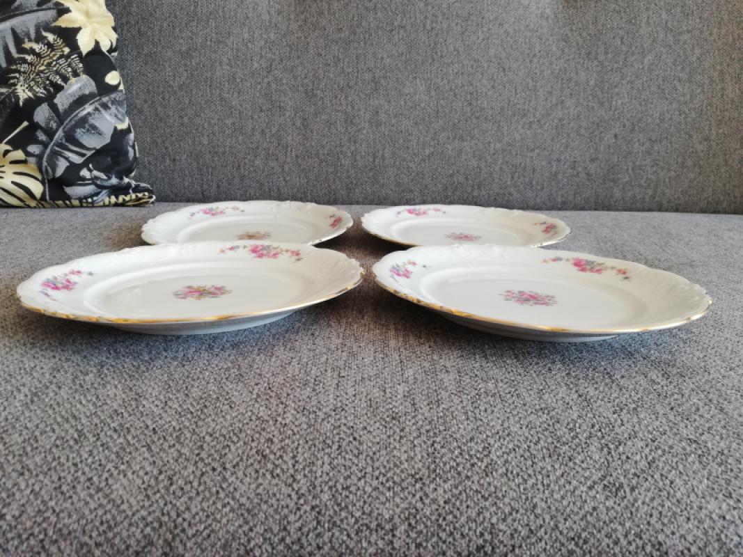 Wawel Wałbrzych PRL – 3+1 talerzyki deserowe 17 cm, róże, złocenia