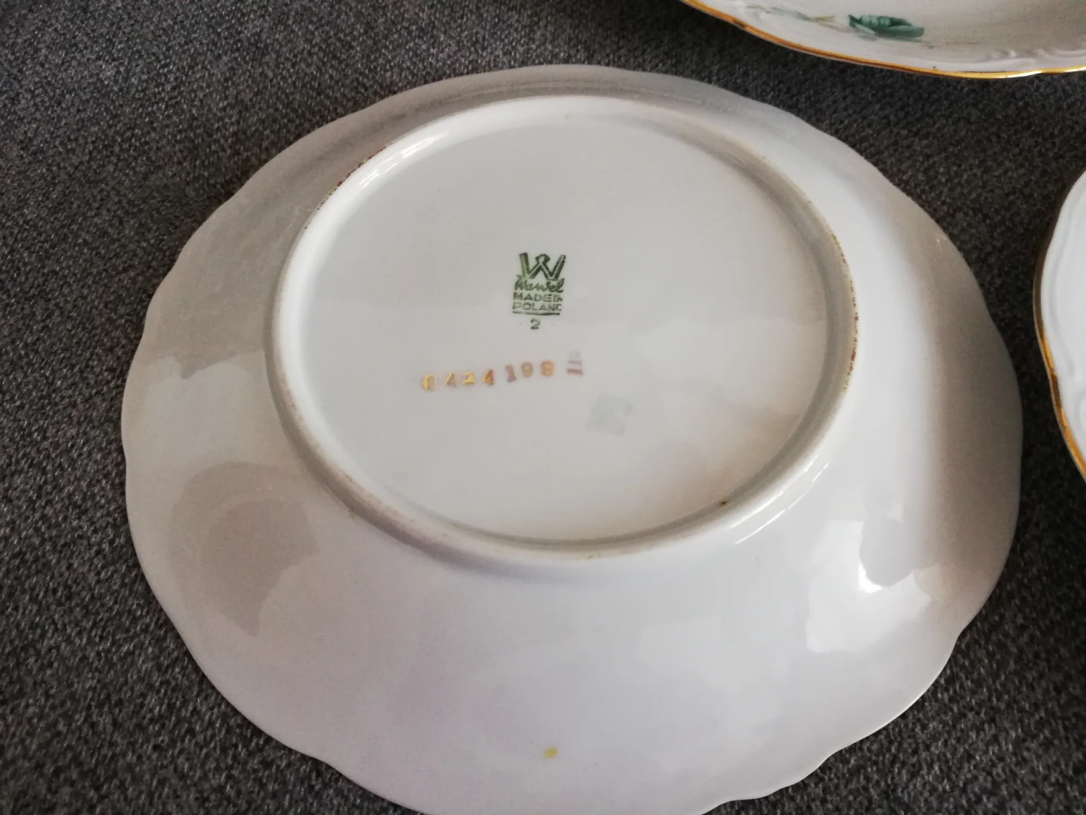 Wawel Wałbrzych PRL – 3 talerze deserowe 19 cm, zielone róże, złocenia