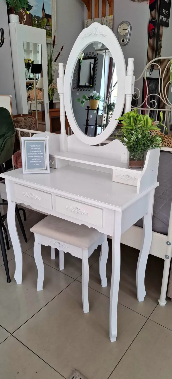 Nowa toaletka + taboret.