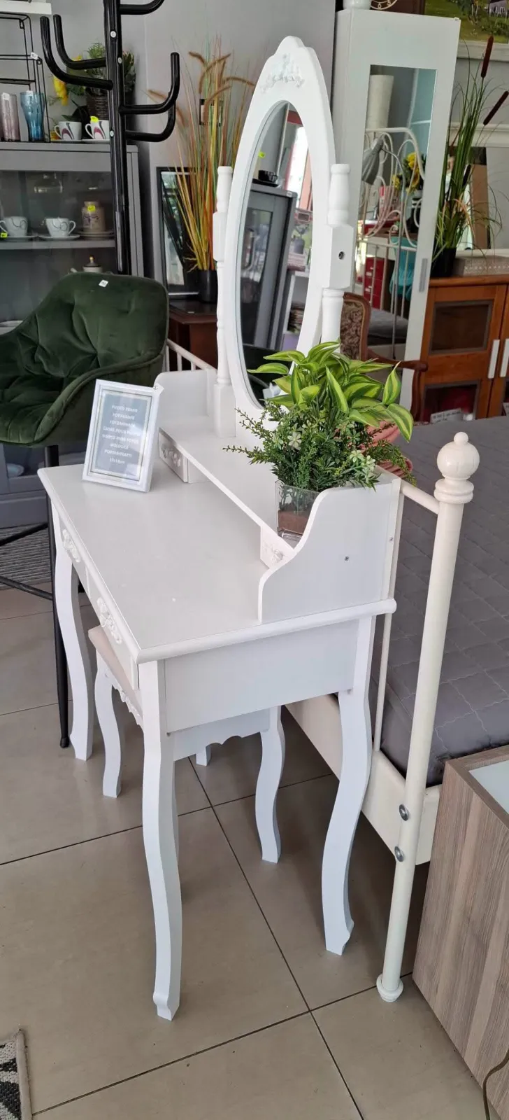 Nowa toaletka + taboret.