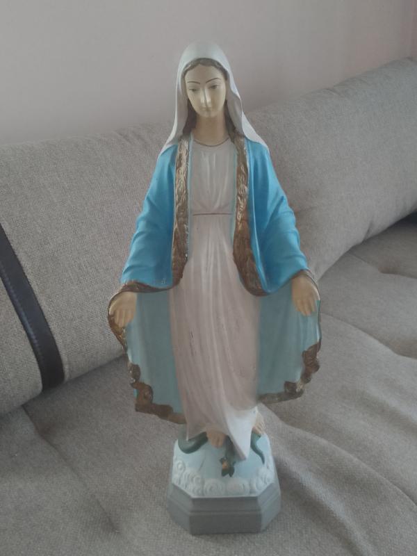 Figurka Matki Boskiej Niepokalanej