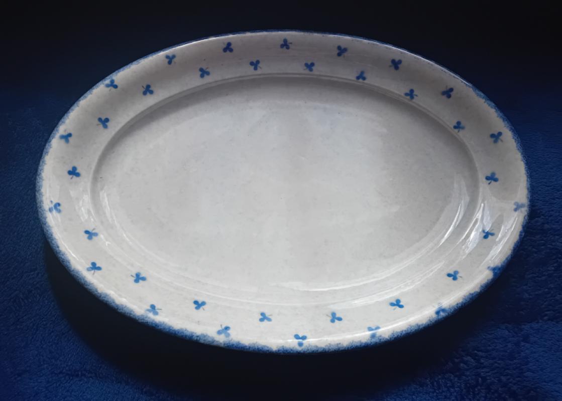 Duży fajansowy półmisek Villeroy & Boch Torgau, sygnatura z okresu 1923-45.