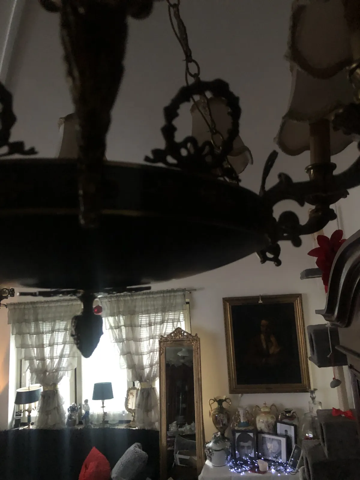 Mosiezny zyrandol w stylu Empire z poacztku XXw.