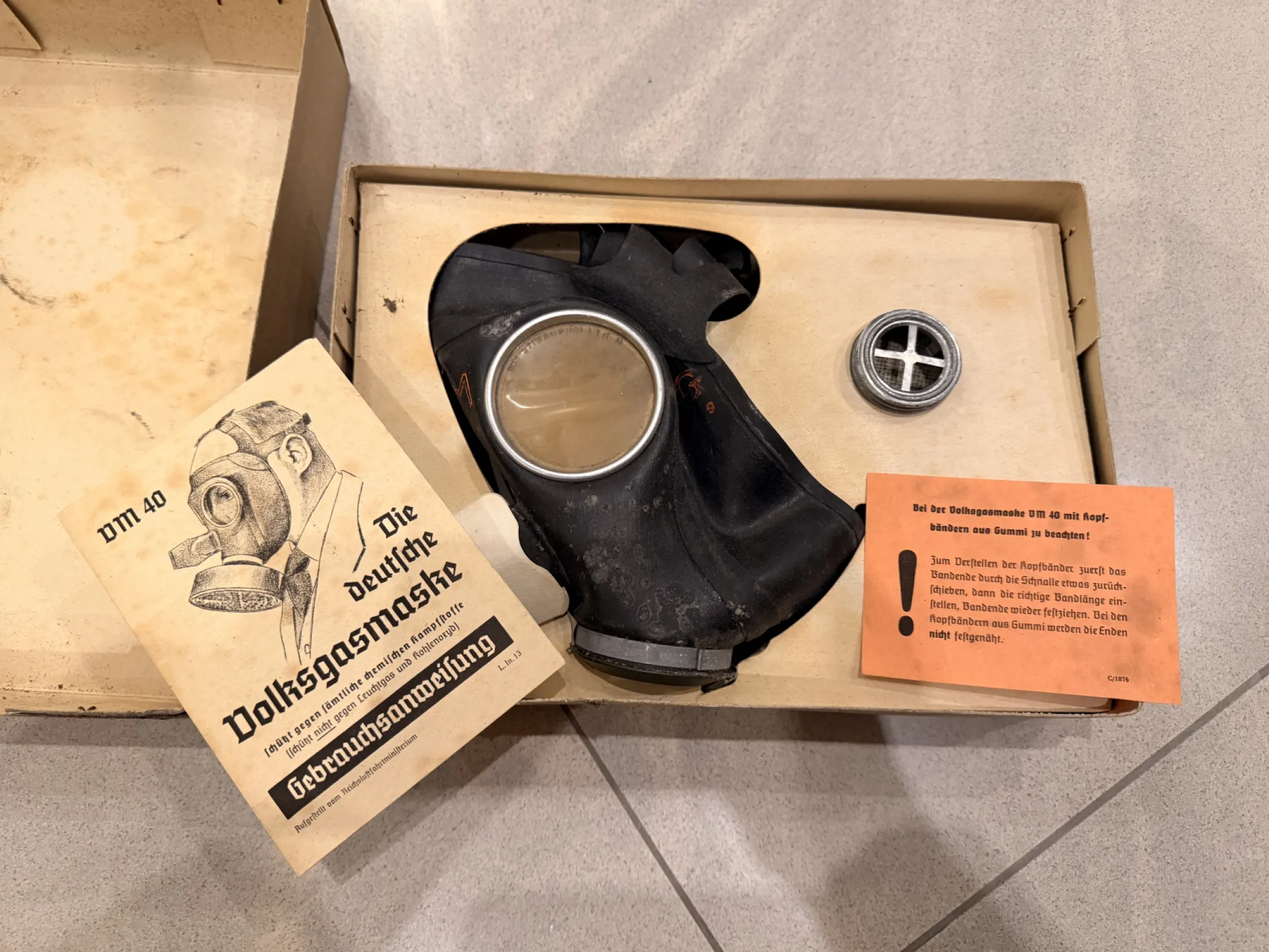 Oryginalna niemiecka maska przeciwgazowa Volksgasmaske DM40 – III Rzesza – komplet