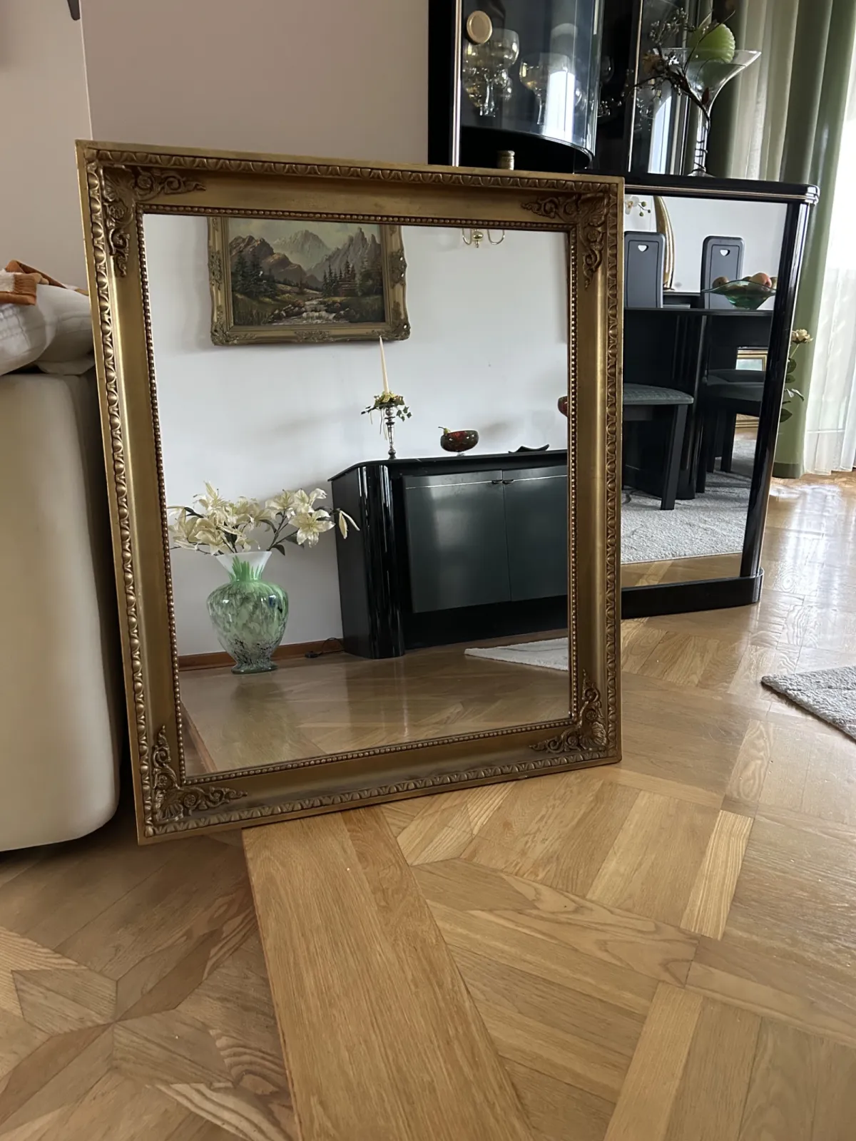 Lustro krysztalowe w zlotych ramach