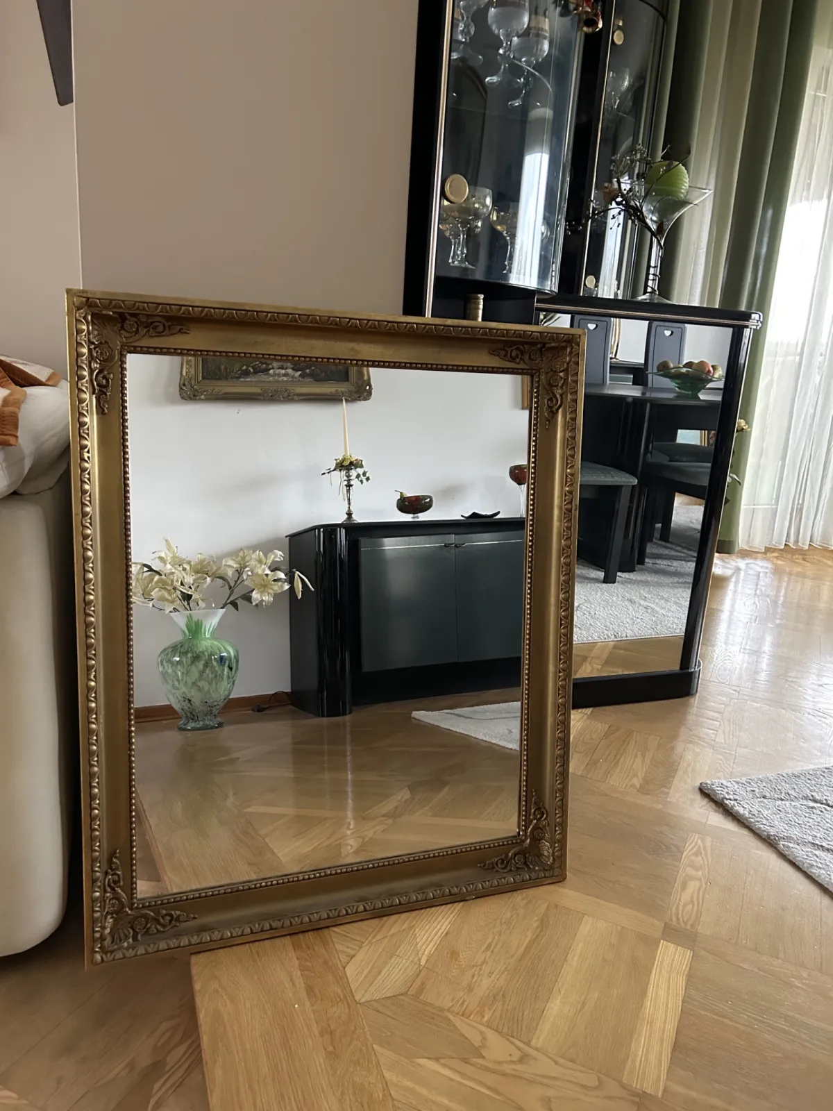 Lustro krysztalowe w zlotych ramach