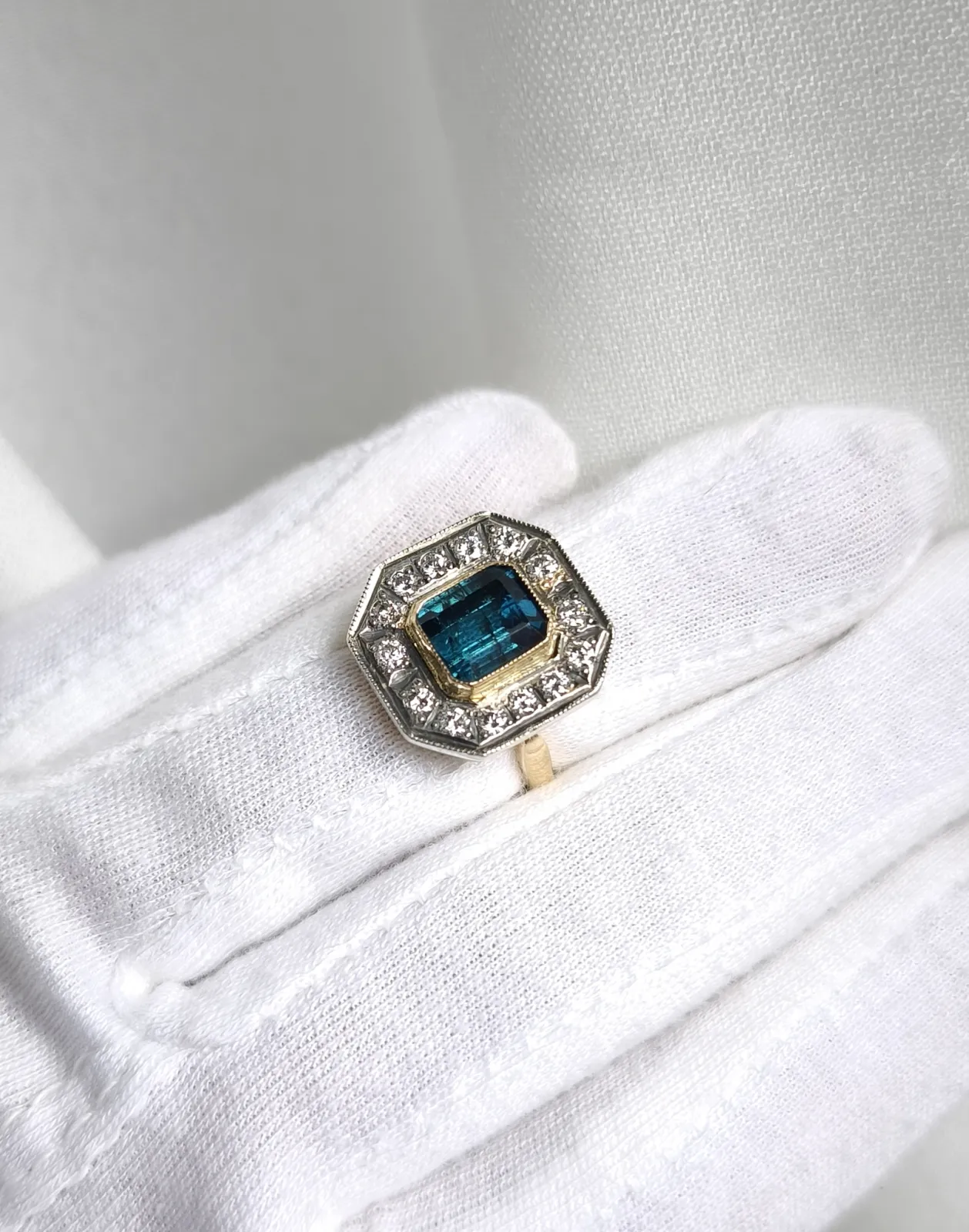 Luksusowy Pierścionek z Indygolitem i Diamentami wycena 17 tyś certyfikat