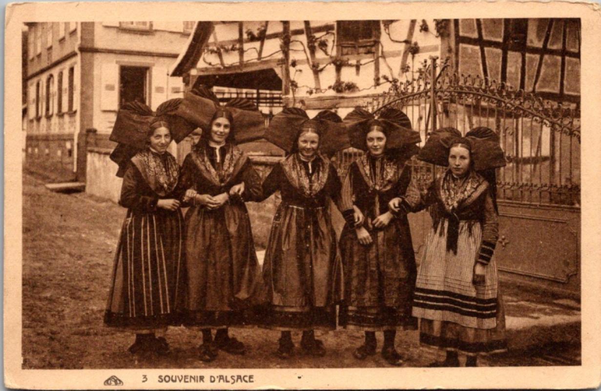 Pocztówka/ Folklor/ Alzacja/ Stroje regionalne/ Francja/ ok. lata 20