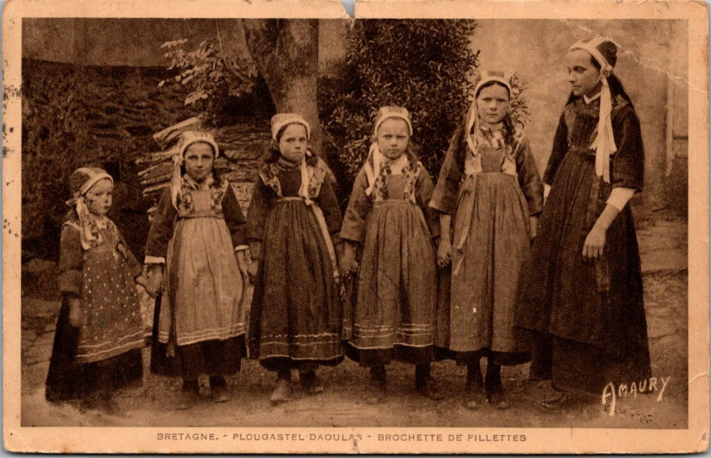 Pocztówka/ Folklor/ Bretania/ Dzieci stroje/ Francja/ ok. 1910