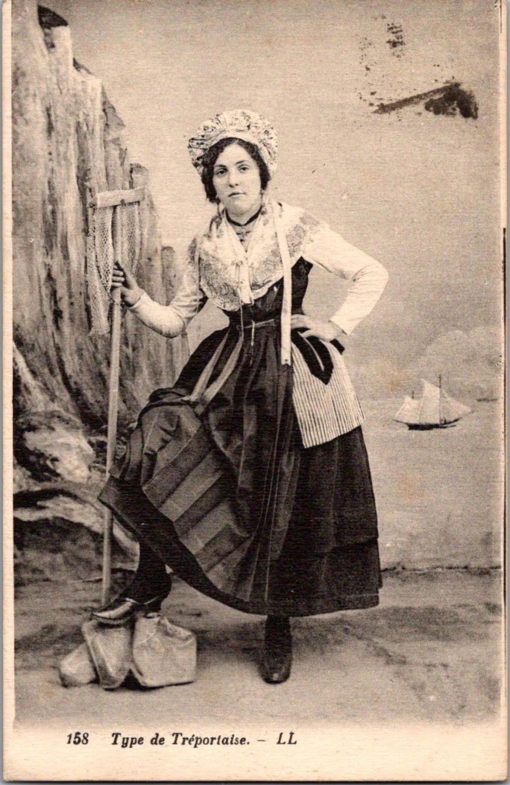Pocztówka/ Marynistyka folklor/ Le Tréport/ Francja/ ok. lata 30