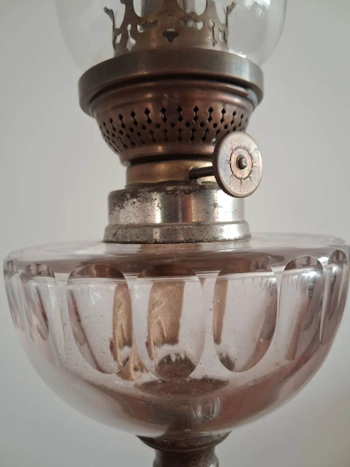 lampa naftowa z brązu piękny zabytek z początku XX w.