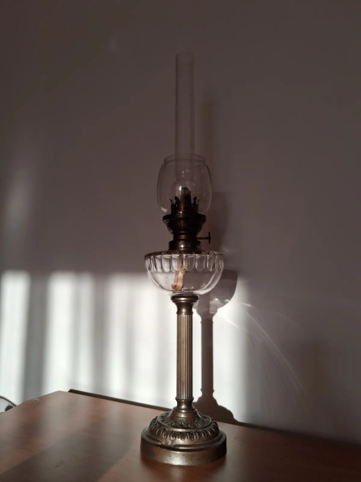 lampa naftowa z brązu piękny zabytek z początku XX w.