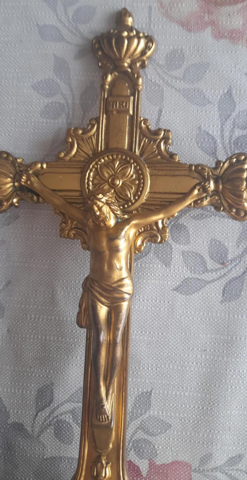 Krucyfiks ołtarzowy z podstawą