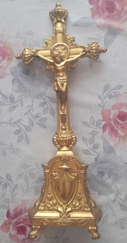 Krucyfiks ołtarzowy z podstawą