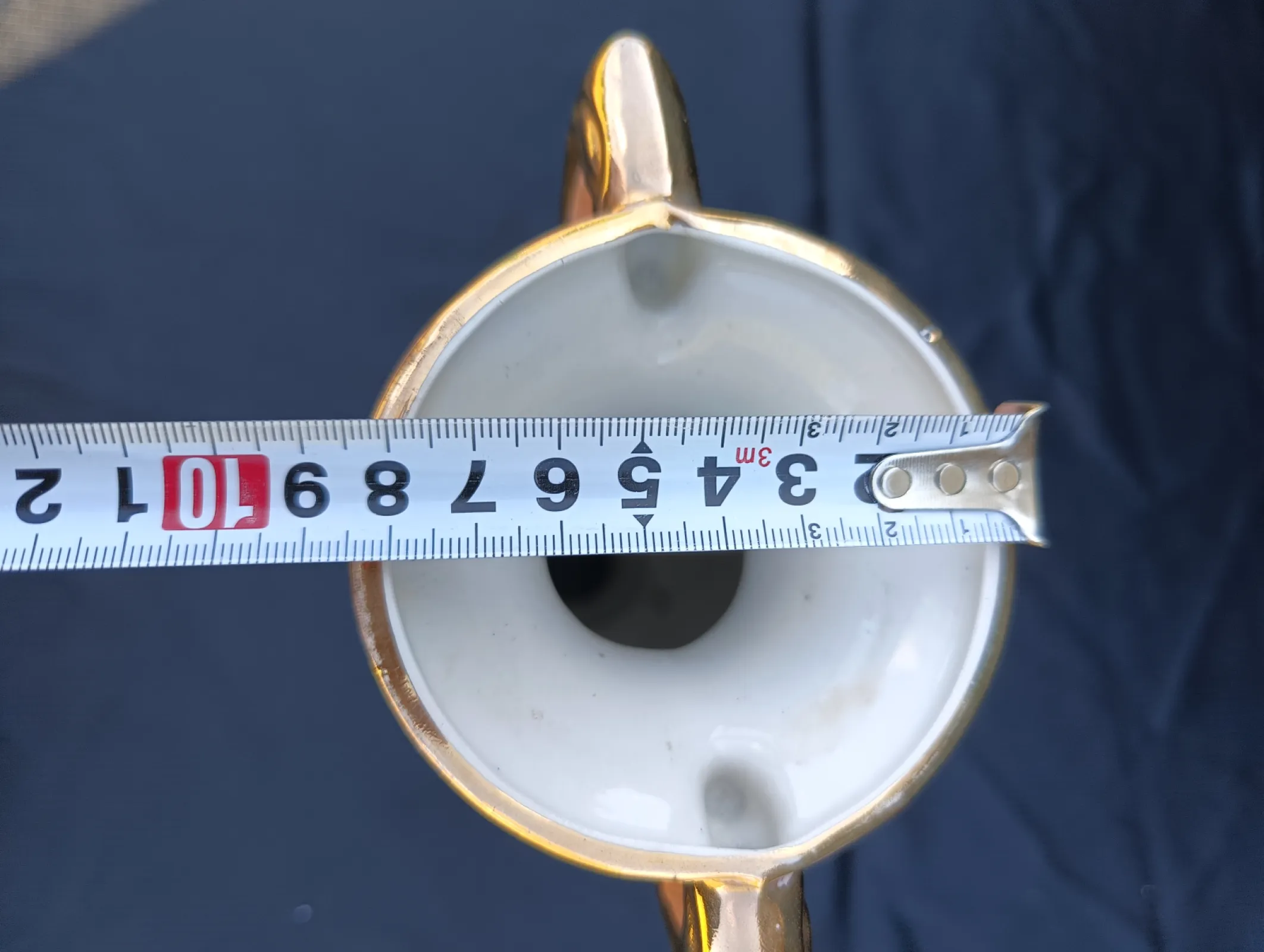Różowa zdobiona amfora wazon