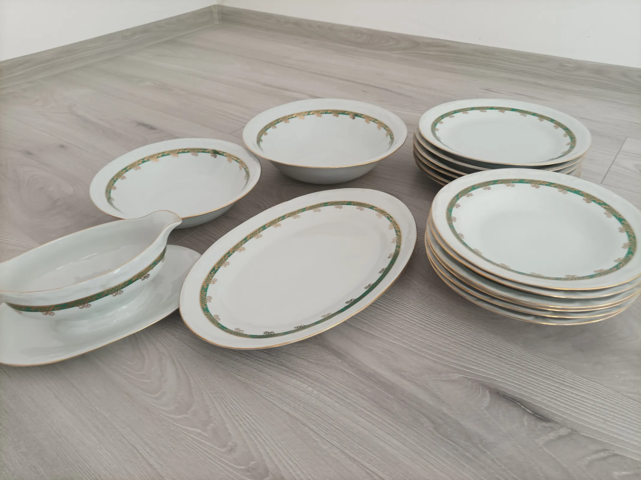 Zastawa stołowa porcelanowa