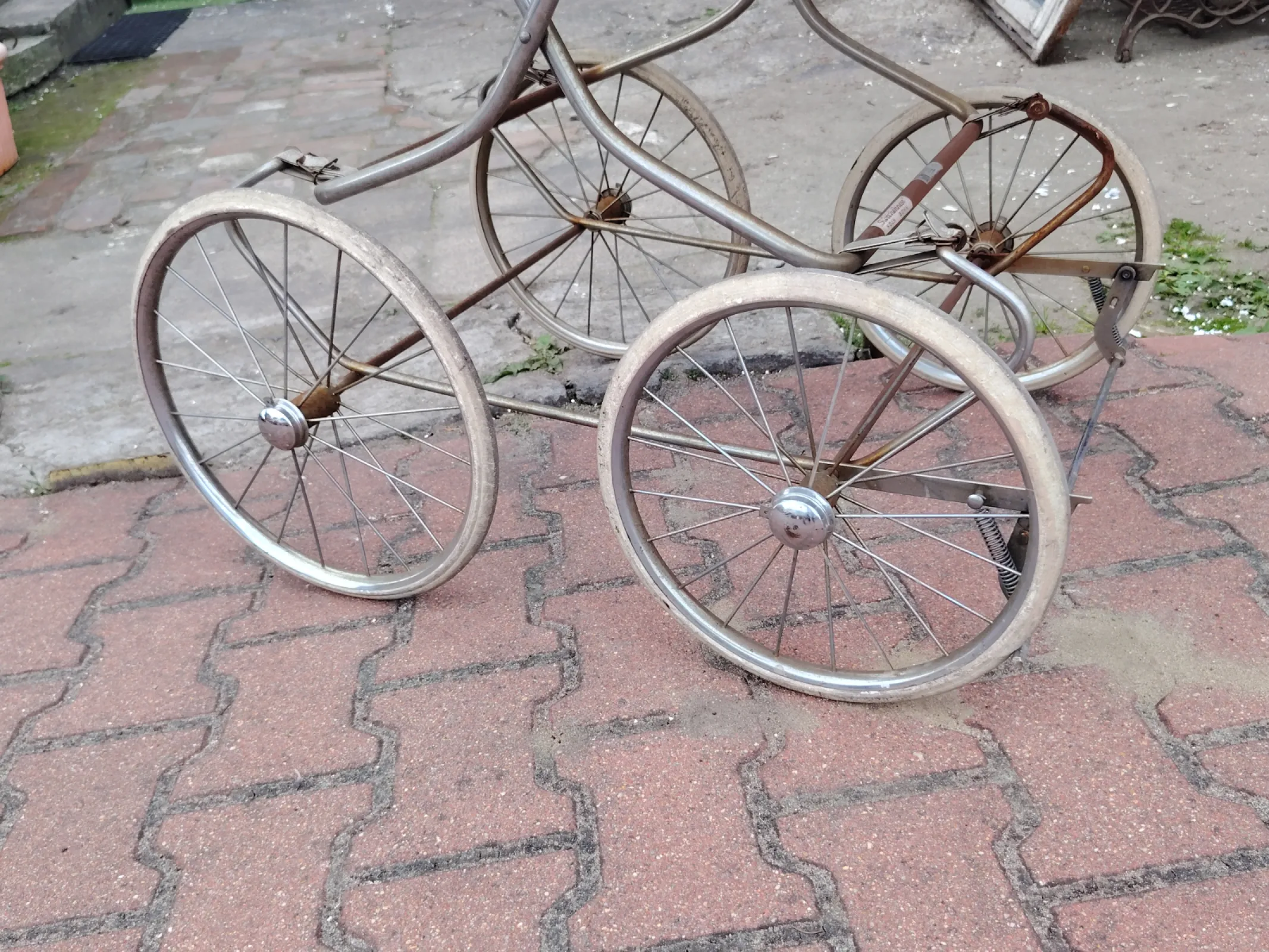 Wózek dziecięcy retro
