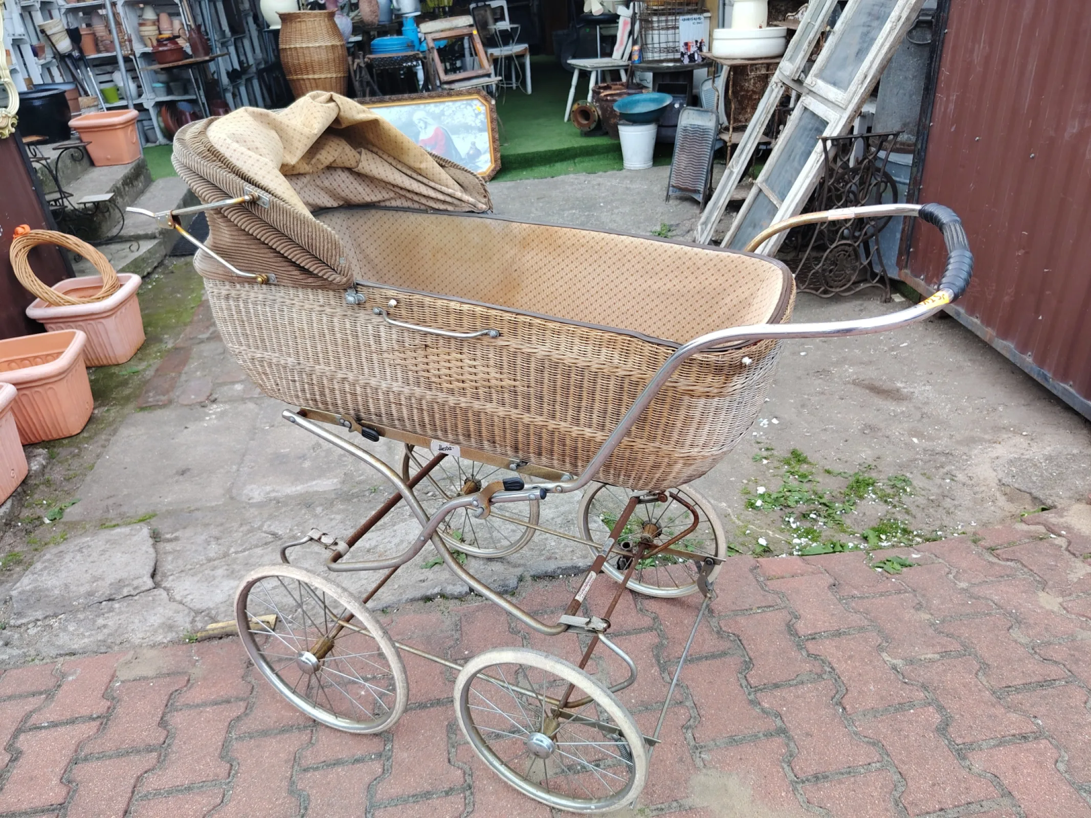 Wózek dziecięcy retro