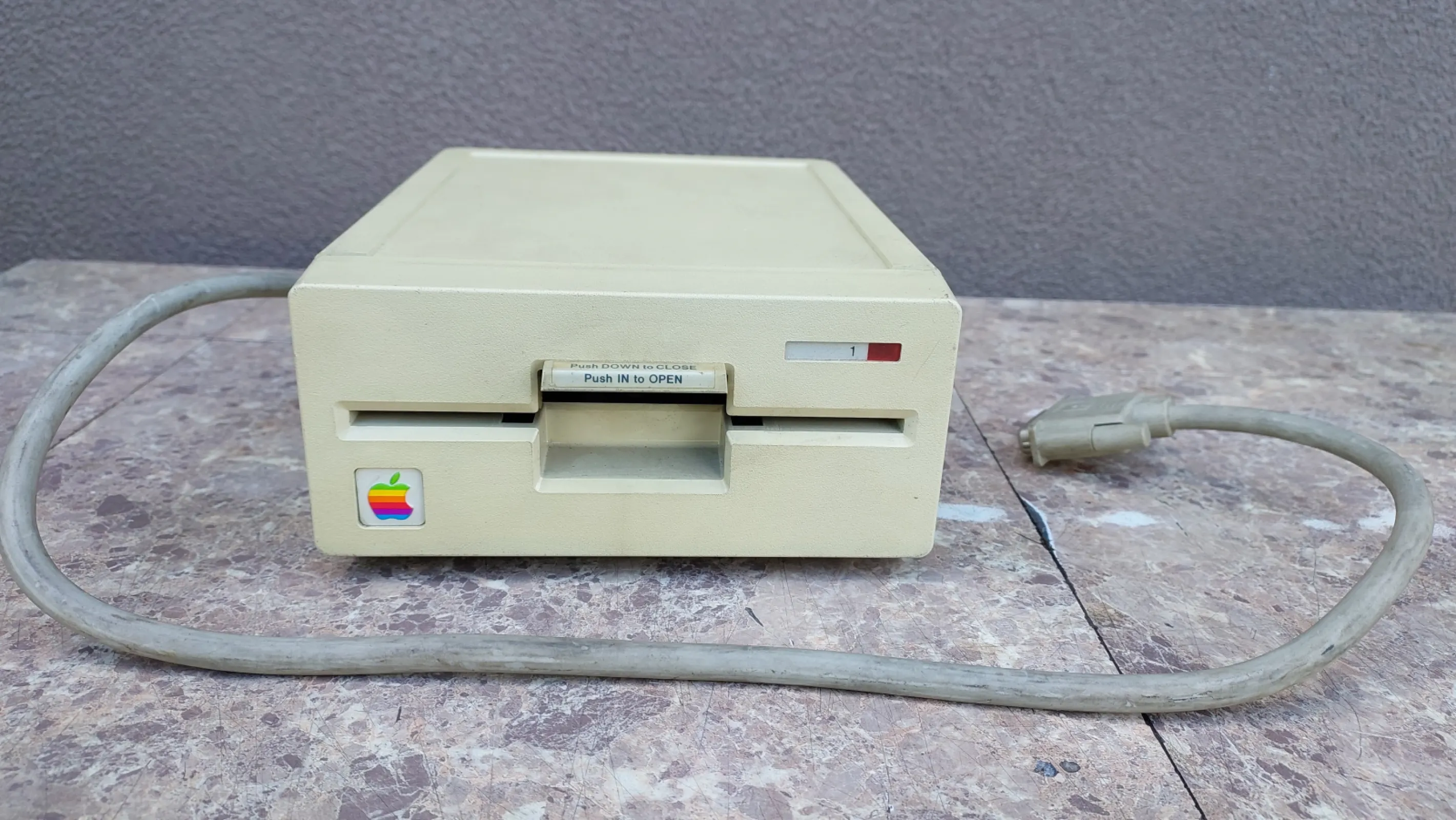 Stara stacja dyskietek Apple 5.25" A9M0107 nietestowana