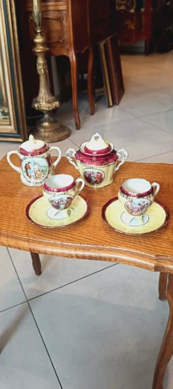 Kolekcjonerski Zestaw Porcelanowy w Stylu Neoklasycznym
