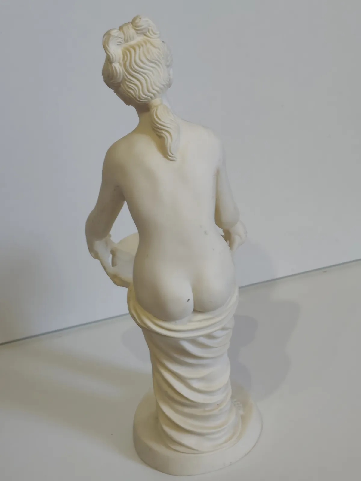Figurka z alabastru Bogini Hestia Włoska manufaktura