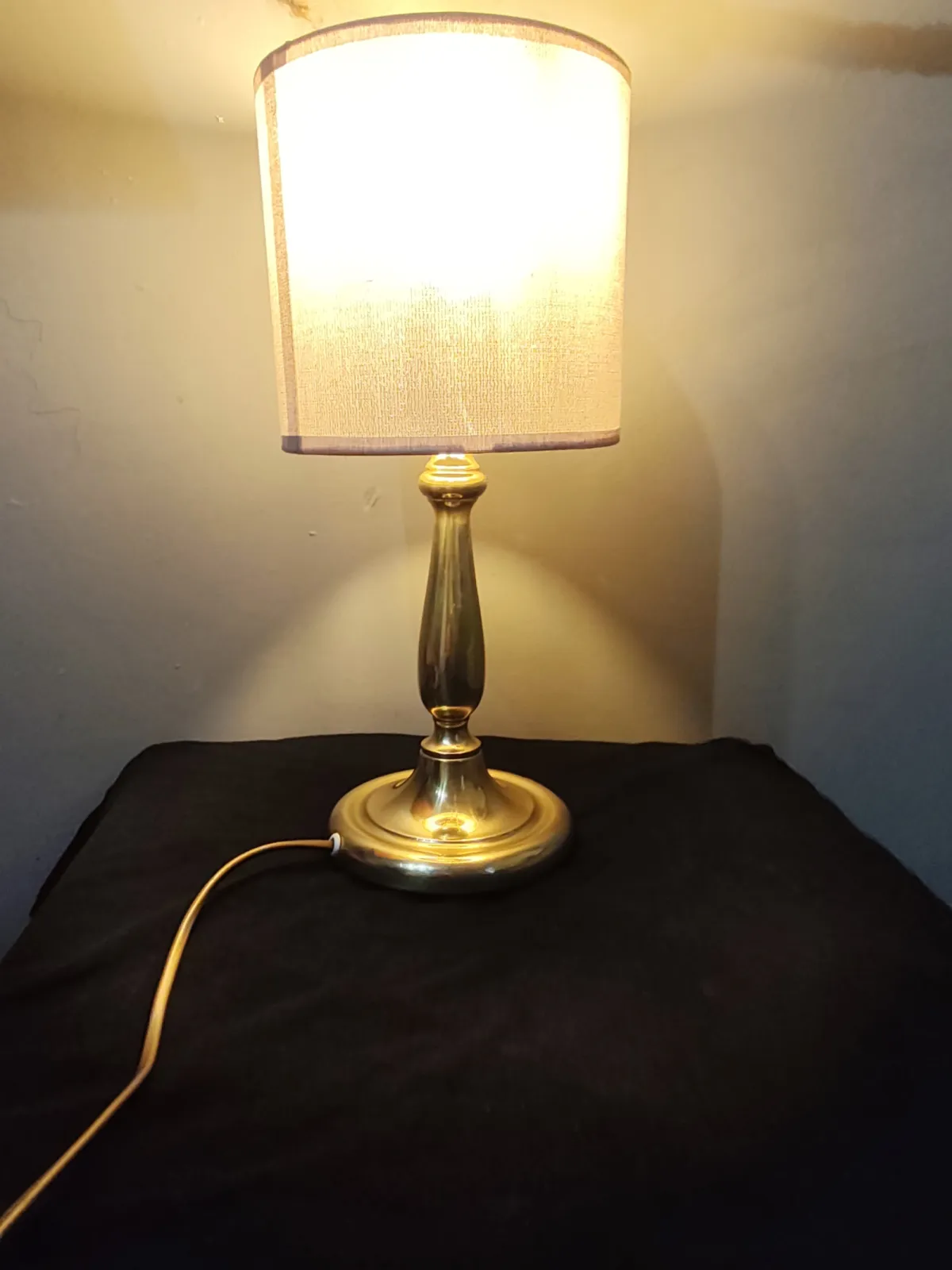 Piękna mosiężna Lampa